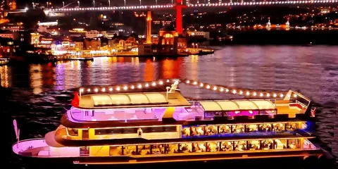 伊斯坦堡博斯普魯斯海峽夜間郵輪之旅(連接送及私人餐桌)