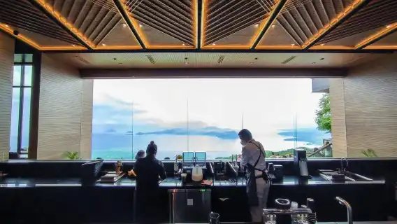 Manila to Tagaytay Day Tour: Lakeside Starbucks, Sky Ranch & Hotel Pickup