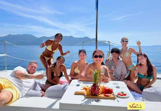 Nha Trang: VIP YACHT TOUR ( BBQ, Water activities)