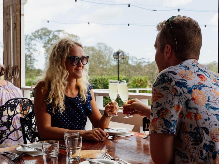ブリスベン：タンボリンマウンテンの地元ワイナリーツアー（ランチ付き）
