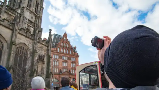 Edinburgh: Hop-On Hop-Off Bus Pass with 3 City Tours