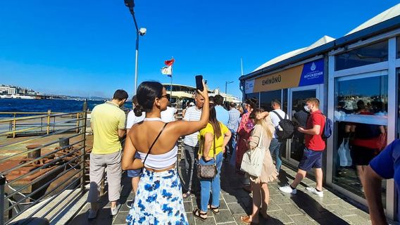 Istanbul: Tur Jalan Kaki Sisi Asia dengan Naik Feri