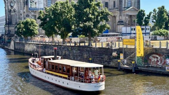 Berlín: Crucero nocturno en yate con aperitivo