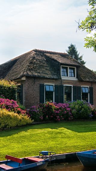 Giethoorn 1-day tour (includes canal cruise, English-speaking group, with Chinese audio guide)