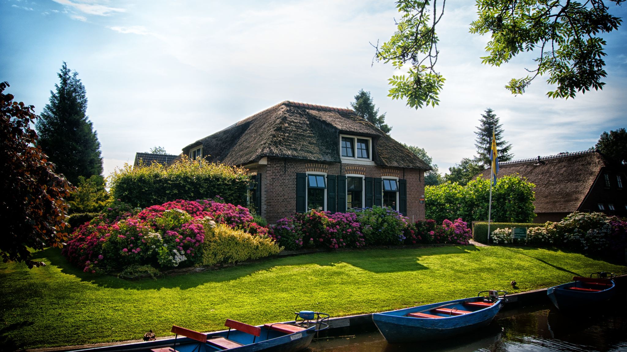 Giethoorn 1-day tour (includes canal cruise, English-speaking group, with Chinese audio guide)
