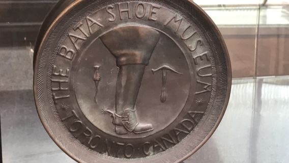 Toronto Casa Loma - Bata Shoe Museum - CN Tower day tour