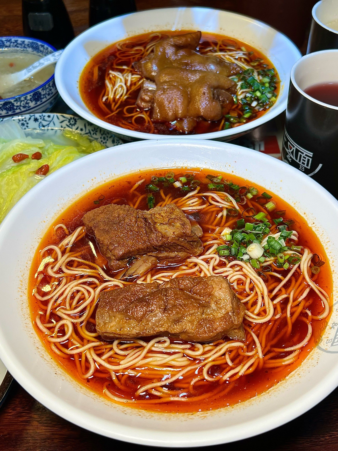 Subway experience + Chengdu local specialty noodle restaurant for half a day