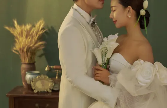 澤庫Trip Moments【玫瑰花基地一對一約拍跟拍婚拍街拍抓拍航拍攝影攝像/多語言翻譯】