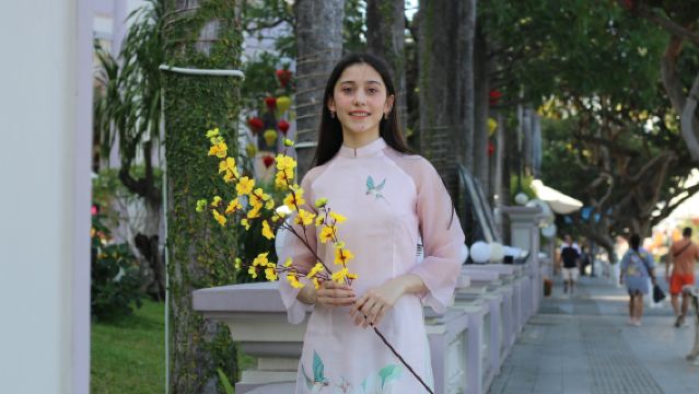 Professional Ao Dai Photoshoot in Nha Trang – Culture & Sea Experience