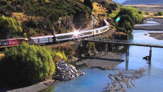 Passeio de um dia de ida e volta em Christchurch: Castle Hill + Passagem de Arthur + Trem Panorâmico das Montanhas [Tour em inglês]