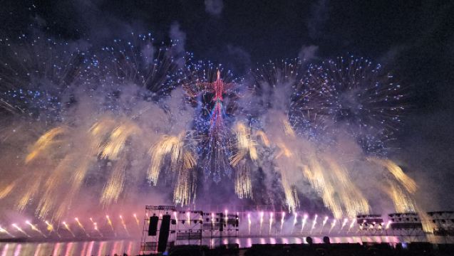[Kumpulan Kecil 16 Orang] Gunung Yuelu + Pulau Juzizhou + Pelayaran Sungai Xiang + Kem Luar Pameran Bunga Api Liuyang