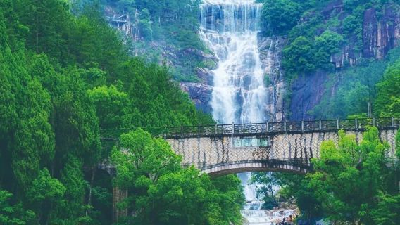 Lawatan Sehari Tarikan Pelancongan Guoqing Tiantai / Air Terjun Besar Tiantai / Lembah Xiantai Qiong / Akses Langsung ke Tarikan (Tiket Tidak Termasuk)