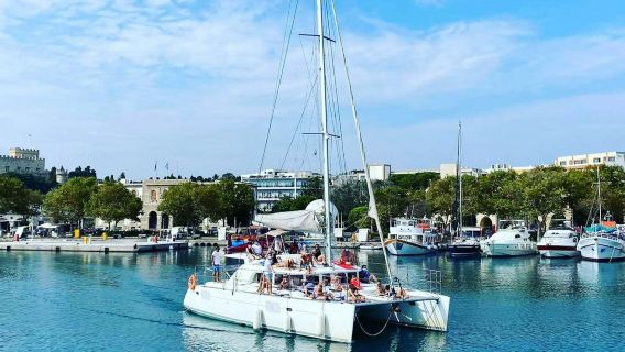 Rhodos by: All Inclusive solnedgangskrydstogt på en sejlkatamaran