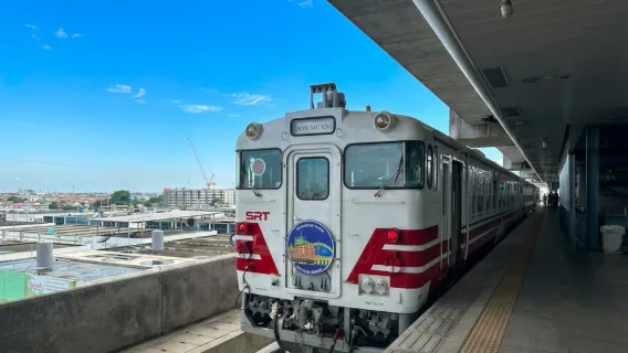 Tour de un día al Patrimonio Mundial de la UNESCO en Ayutthaya en tren desde Bangkok