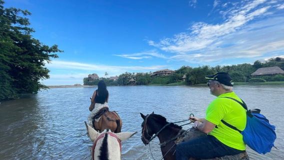 Santa Marta: Paseo a caballo por la playa Los Naranjos Tayrona