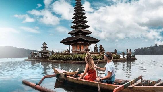 Lawatan sehari Air Terjun Tasik Kembar Utara Bali + Ulun Danu Beratan Temple + Pokok Suci [Perkhidmatan hantar-jemput hotel | Termasuk tiket masuk]