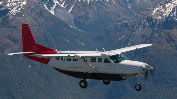 Round-trip Queenstown sightseeing flight + Milford Sound / Piopiotahi cruise (5 hrs)
