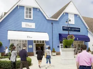 Bicester Village Shopping Outlet Private Tour from London 