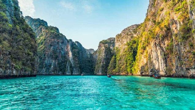 ทริปหมู่คณะเล็กสุดหรู ชมพระอาทิตย์ขึ้นที่หมู่เกาะพีพี จากภูเก็ต