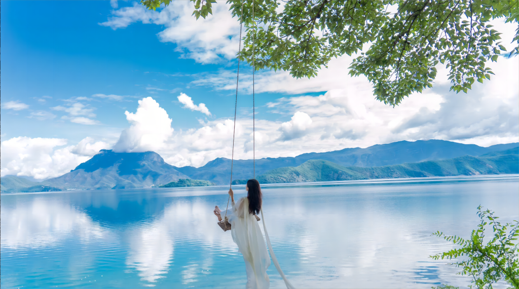 瀘沽湖一日遊【2-14人小團|環湖登島|真純玩|豬槽船遊湖】