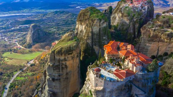 ギリシャ、メテオラへの日帰りツアー|スカイシティを探索|複数のゲームプレイオプション|複数の都市からの出発