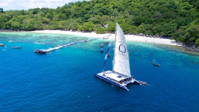 ภูเก็ต: ปาร์ตี้เรือยอช์ที่หาดบานาน่า เกาะราชา และชมพระอาทิตย์ตก