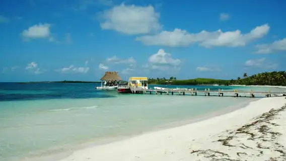 Isla Contoy & Isla Mujeres: Boat and Snorkel Tour from Cancún