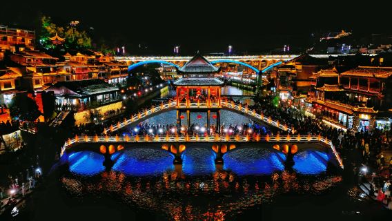 鳳凰古城觀夜景導遊陪玩|帶路|講解（夜景+第二天晨景講解）歷史名人故居導遊|獨立或拼團可選|親子|自由行