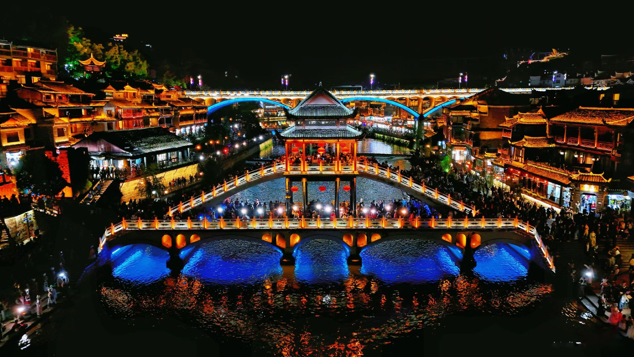 鳳凰古城觀夜景導遊陪玩|帶路|講解(夜景+第二日晨景講解)歷史名人故居導遊|獨立或拼團可選|親子|自由行