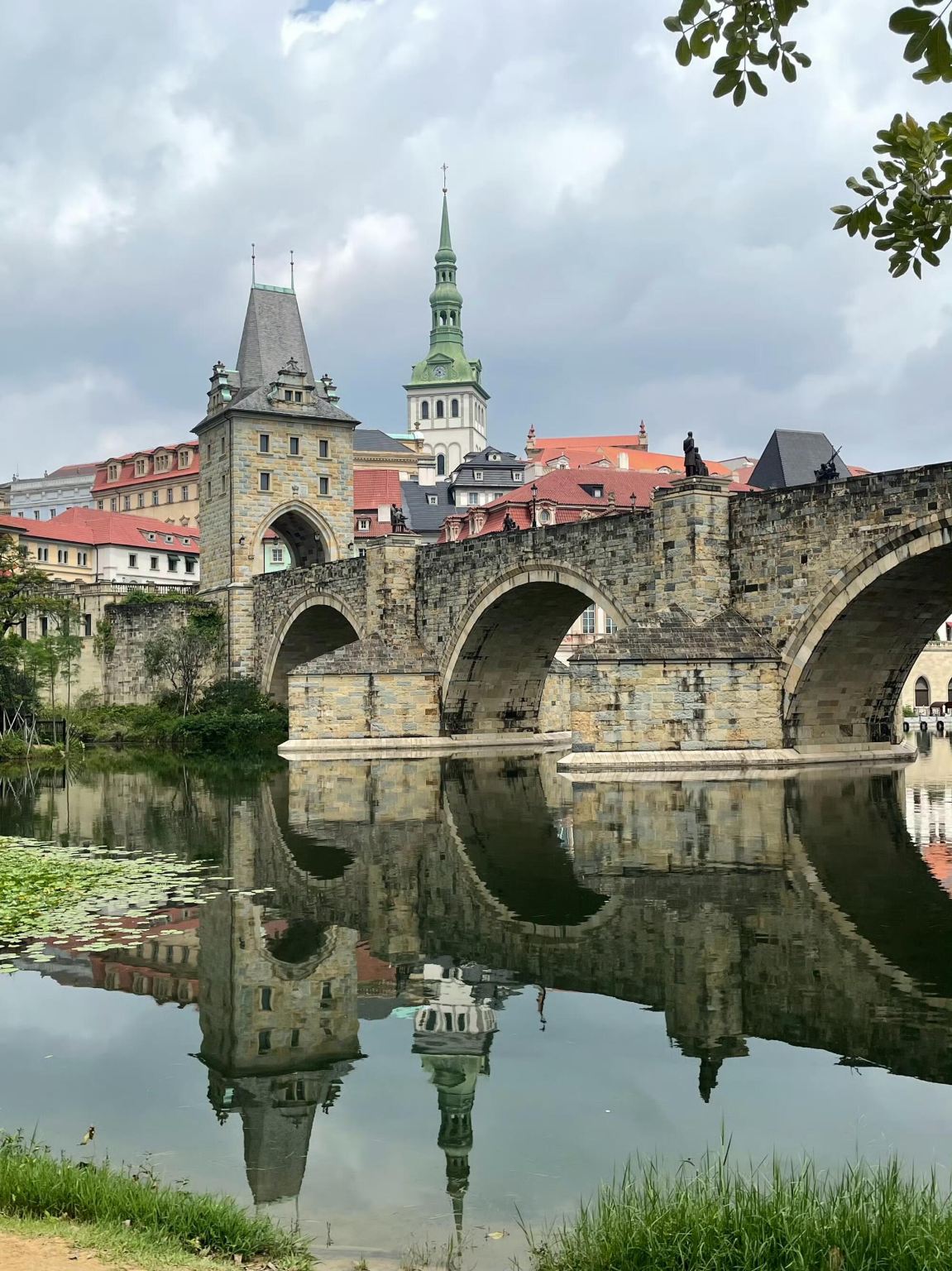 Tour di un giorno a Dongguan con giardino Yuehui, resort cinematografico Longfeng e villaggio Xiaba, servizio in inglese disponibile