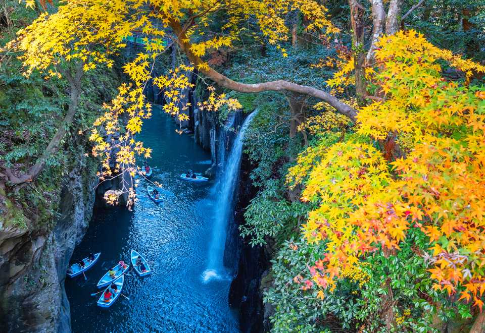 Explore Takachiho Gorge, Miyazaki Kumamoto 1-day tour, discover