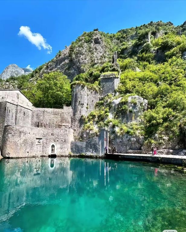 塞爾維亞聖薩瓦教堂+塞爾維亞國會大廈|觸摸千年信仰與權力印記