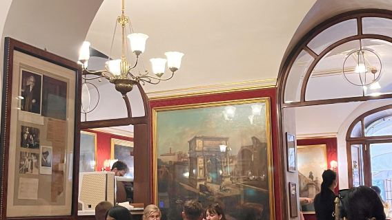 servizio di prenotazione per il ristorante Antico Caffe Greco, famoso su internet a Roma