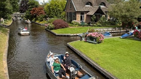 Dari Amsterdam: Tur Kelompok Kecil Giethoorn dengan Naik Perahu