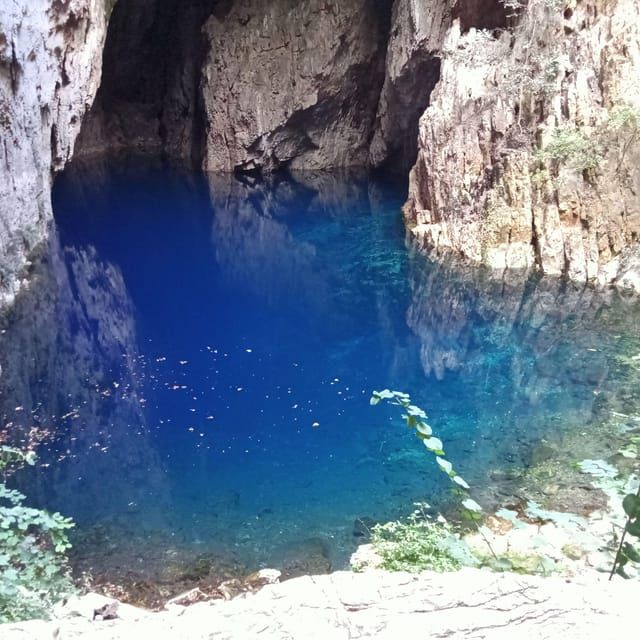 Harare: gita di un giorno alle grotte di Chinhoyi - con rinfresco