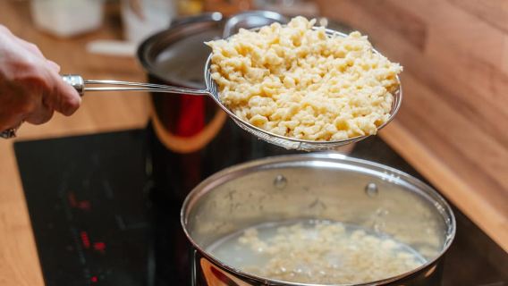 Budapest: Social Cooking Class in Local Home with Wines