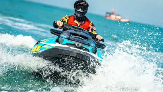 泰國芭提雅出海三島一日遊【帆船遊艇/自駕水上電單車任選＋浮潛含餐＋海上玩樂項目】