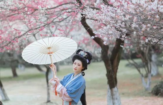 察雅旅拍【恩達温泉瀑布跟拍航拍攝影攝像 +多語言翻譯本地攝影師】