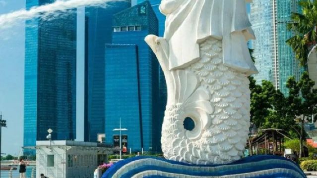 Singapore Highlights Day Tour with Private Transport: Licensed Guide's In-Depth Narration of Lion City Legends + Merlion + Sentosa