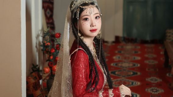 ウルムチ旅行写真【ドライバーとディレクター + 旅行写真撮影 + 結婚式の写真とマイクロフィルムの航空写真撮影 + メイクと衣料品&アクセサリー+ 旅程のカスタマイズ + 無料ネガ】