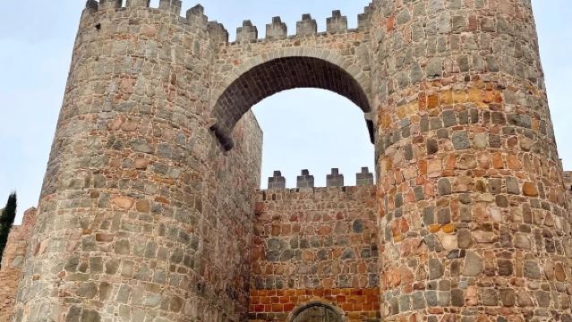 Madrid to Avila and Segovia round-trip private charter - top pick