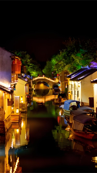 Suzhou English Small-Group Night Tour: Zhouzhuang Water Town