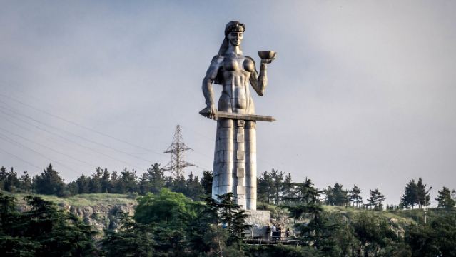 Georgië + Heilige Drievuldigheidskathedraal van Tbilisi + Vredesbrug + Moederfort met gecharterde autovervoer voor een dag
