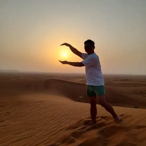 ドバイ 砂漠のサーフィン：ダニーバッシング＆サンドボーディング