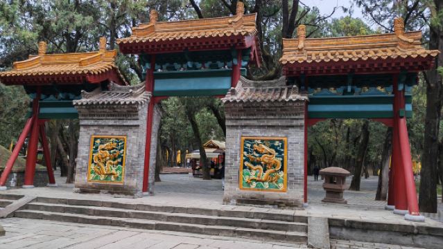 Lawatan Sehari ke Makam Maharaja Kuning Yan'an + Kawasan Pemandangan Nanniwan [Kumpulan Kecil · Jemputan di Tempat]