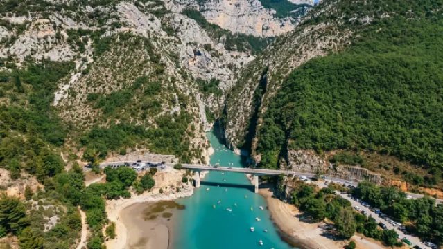 ทัวร์ 1 วัน จากเมืองนีซ ประเทศฝรั่งเศส ไปยังเลย์ กอร์จ ดู แวร์ดง และทุ่งลาเวนเดอร์ (แวะถ่ายรูปที่หมู่บ้านเซรามิก)