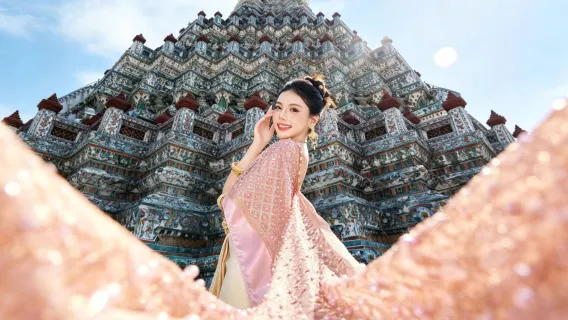 Featured tour starting at 2070 THB: Trip moments at Wat Arun in Bangkok, Thailand