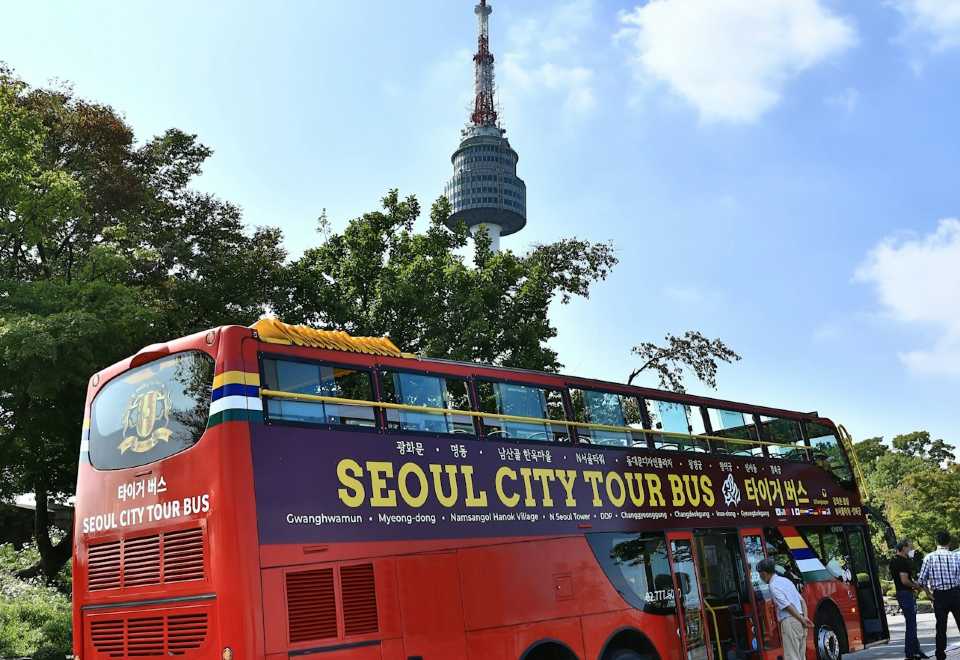 Seoul City Tour Bus Downtown: Palace & Namsan Hop-On Hop-Off Tour