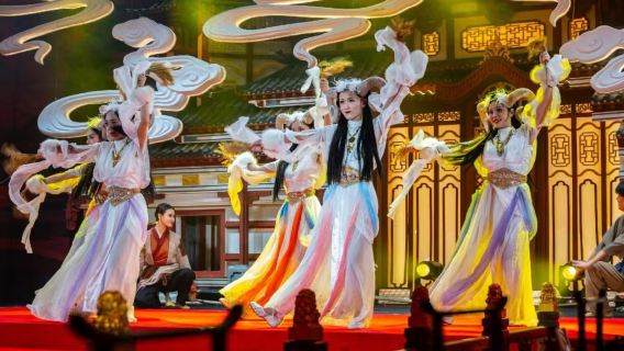 Guangzhou Galaxy Cantonese banquet emperor experience (Cantonese banquet + audiovisual performance show + optional Hanfu costume change)