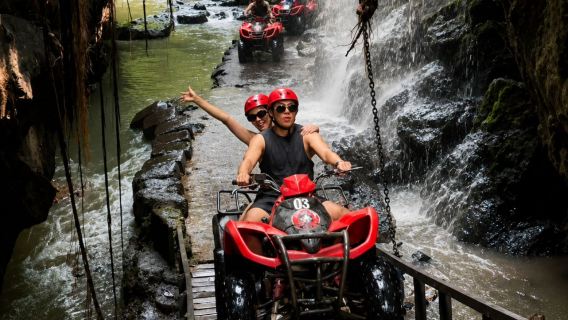 Bali: Aventura en Quad ATV por Ubud – Cascadas y Puente Colgante